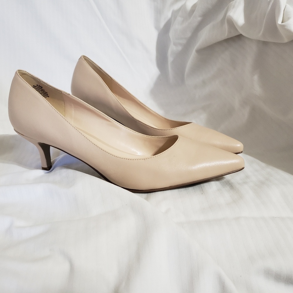 Nine west kitten heel pumps